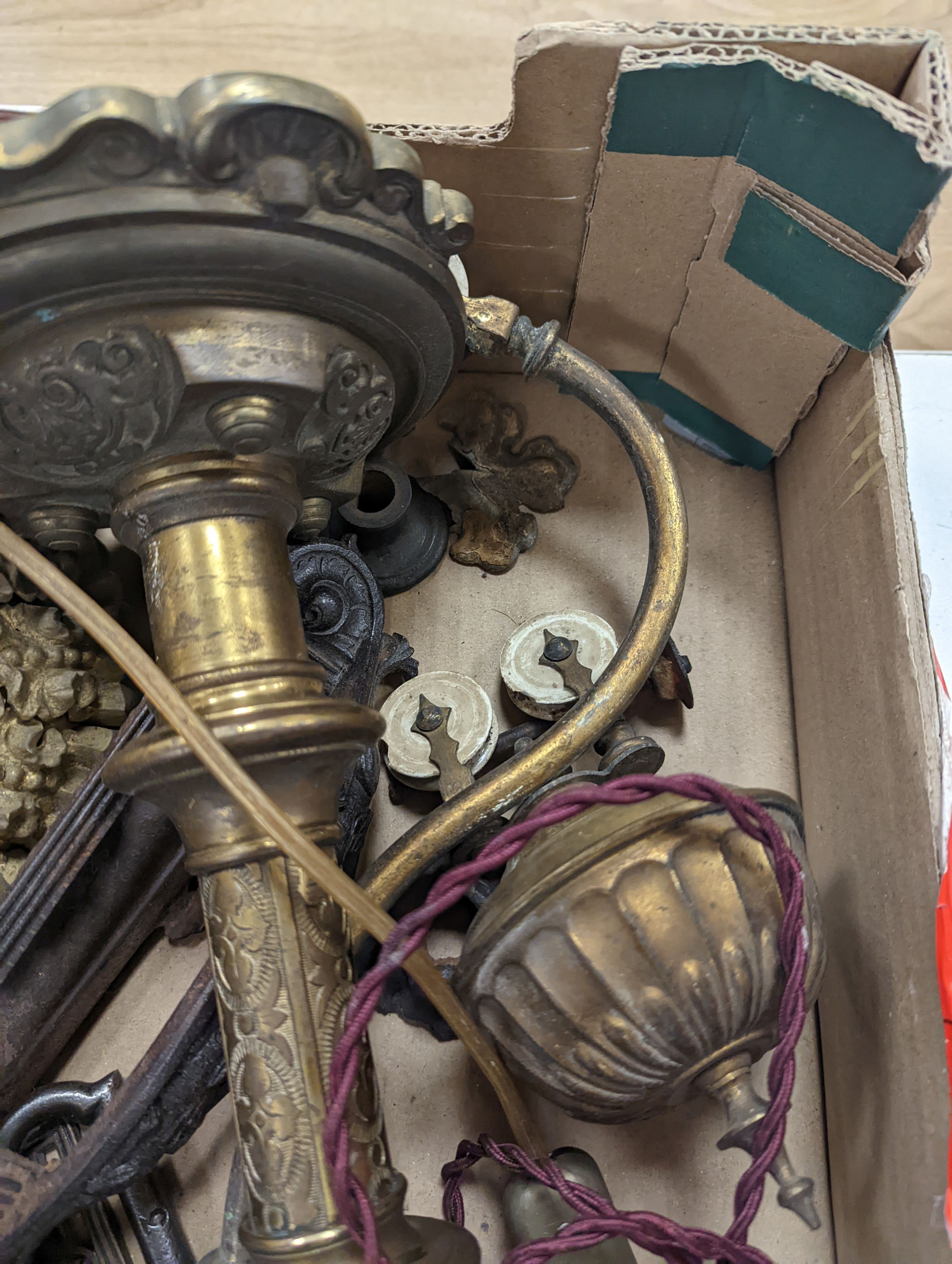A brass oil lamp, a brass figure of an angel and mixed metalwares.